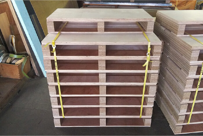 木製パレット（天板/底板：合板、桁：パーチクルボード） - 木製特殊